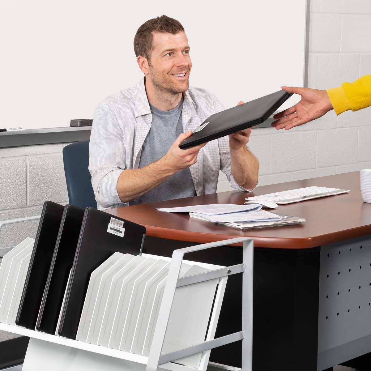 Luxor USB - C Open Charging Cart - 32 Device - SchoolOutlet