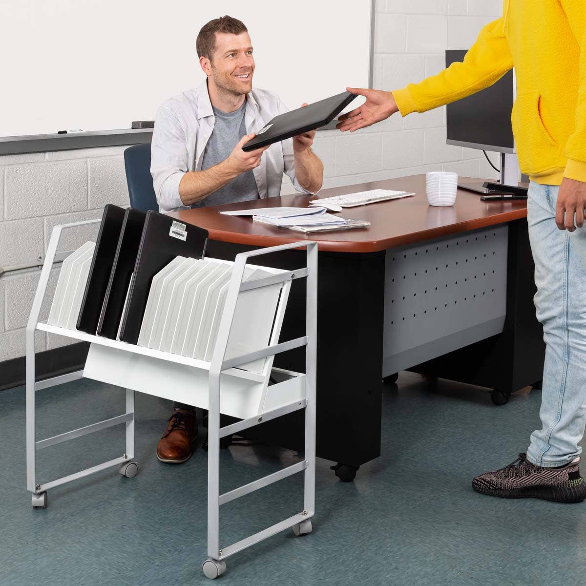 Luxor USB - C Open Charging Cart - 16 Device - SchoolOutlet